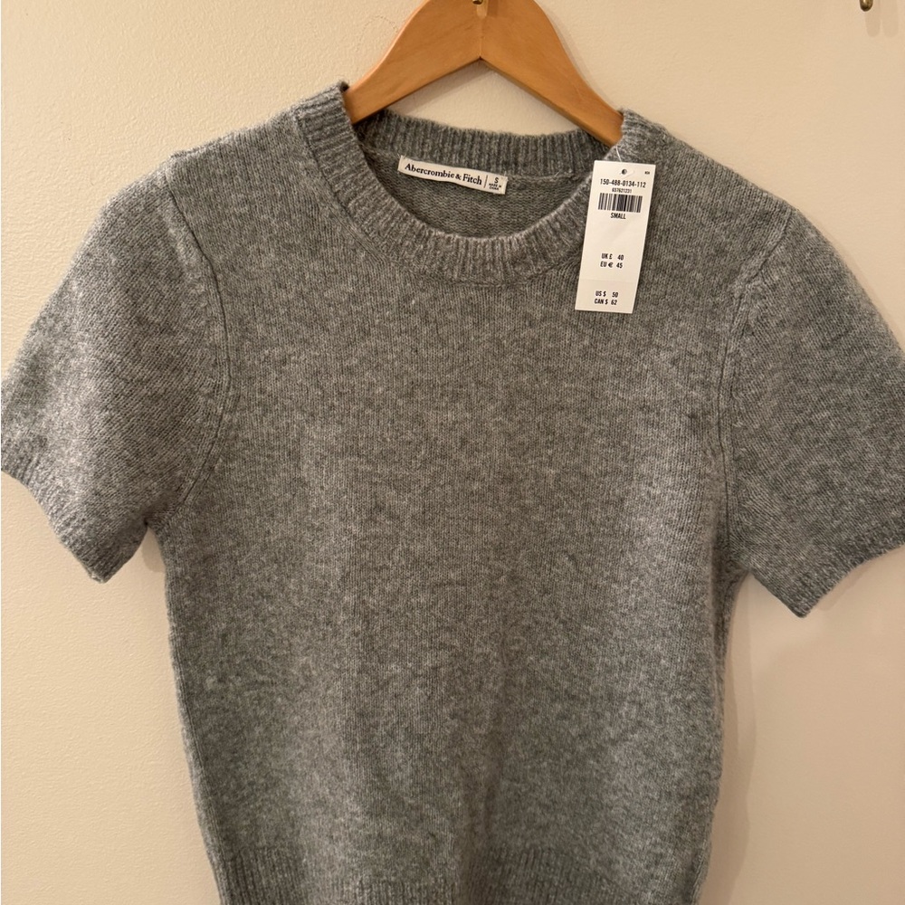 Abercrombie & Fitch Gray Knit Sweater